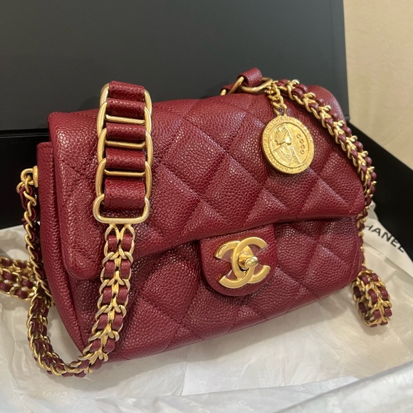 CHANEL Handbags - NEW🔥🔥Chanel Classic Caviar Mini Medallion Flap Bag